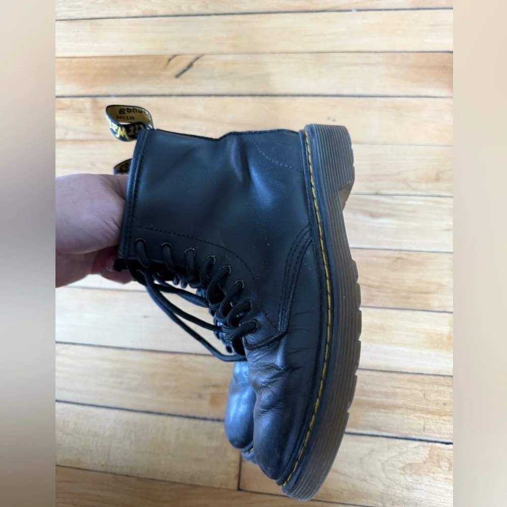 Dr‎ Martens youth black leather combat boots